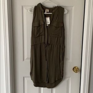 Ladies long sleeveless blouse